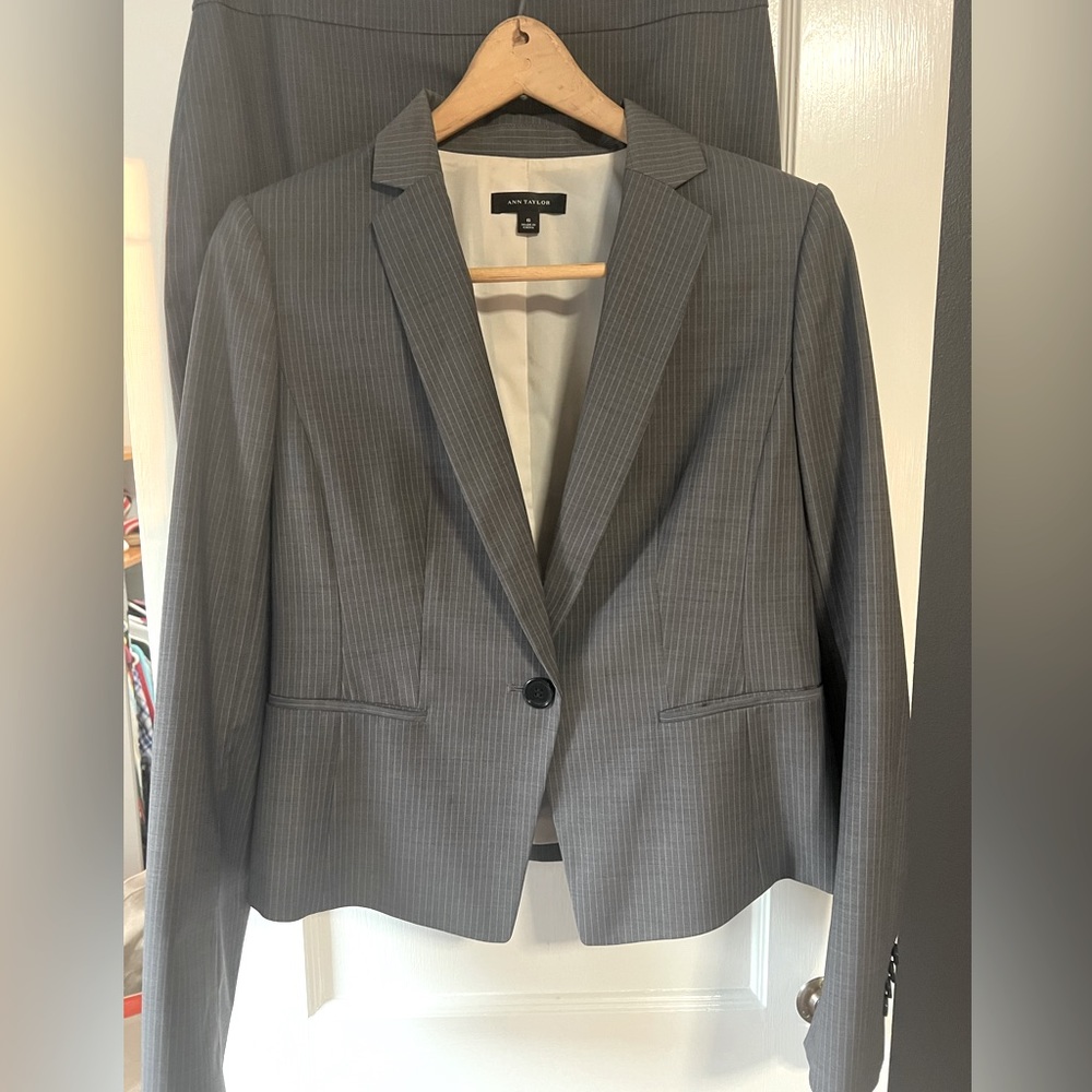 Ann Taylor skirt suit - Grey pinstriped